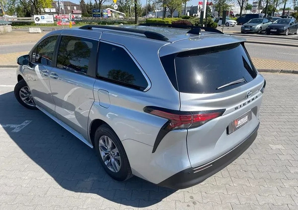 Toyota Sienna cena 209400 przebieg: 16990, rok produkcji 2021 z Narol małe 436